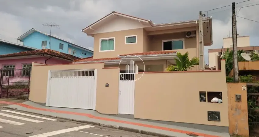 Casa com 4 quartos à venda na Rua Frontino Coelho Pires, 2, Jardim Cidade de Florianópolis, São José