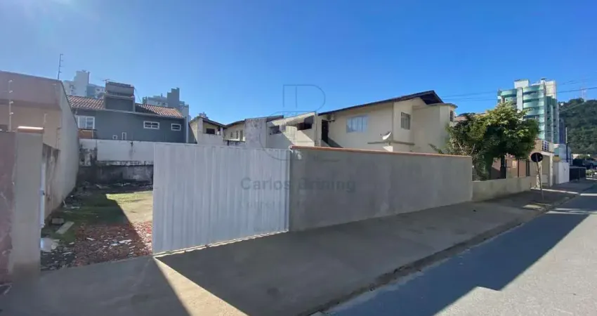 *Terreno sem benfeitorias para locação Centro - Itajai - SC*