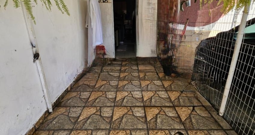 Casa com 2 dormitórios, sendo 1 suite