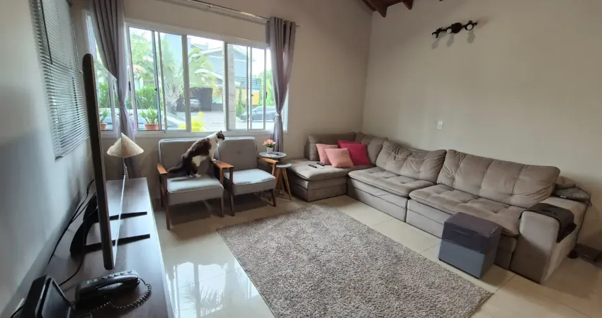 Casa térrea em condomínio fechado com segurança em tremembé