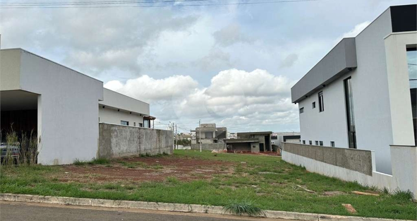 Terreno à venda em Condomínio Residencial Grand Trianon - GO