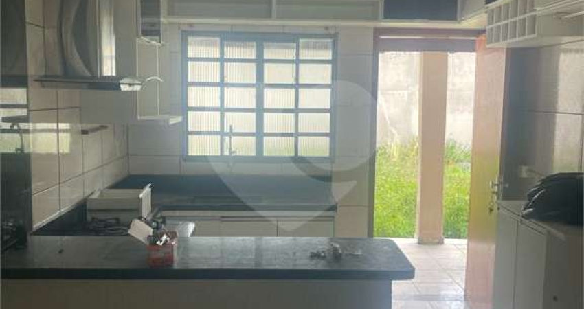 Casa com 3 quartos à venda em Residencial Itatiaia - GO