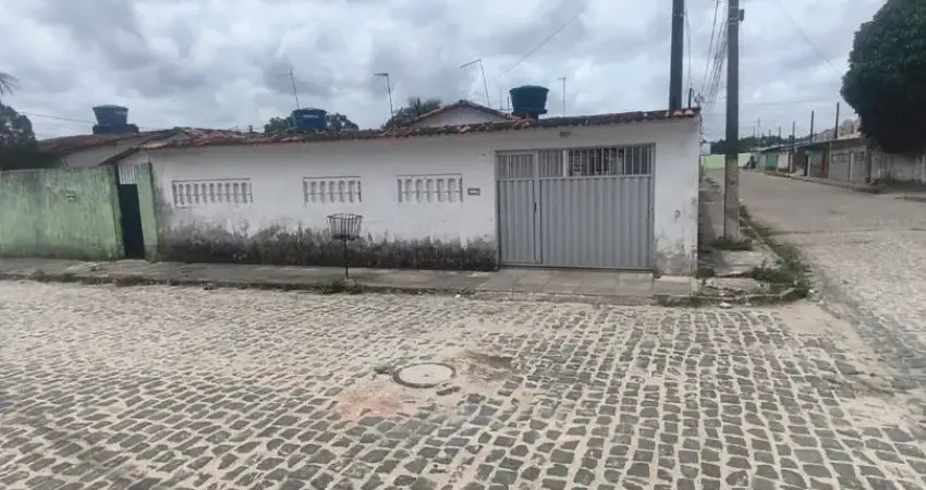 Excelente Casa solta de esquina em Igarassu. USE SEU FGTS e Financie pela caixa.