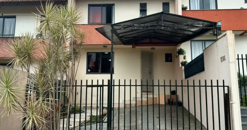 VENDE-SE EXCELENTE SOBRADO NO BAIRRO PINHEIROS!