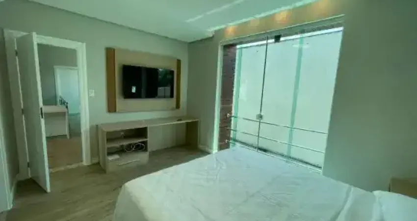 Casa duplex de alto padrão com 300m² 3 suítes amplas e climatizadas, sala espaçosa para 2