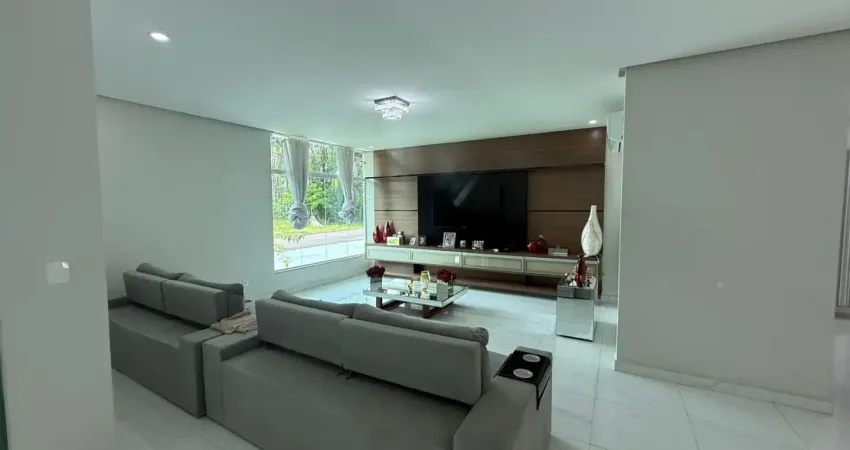 Condomínio alphaville 3 – vende-se casa duplex com  5 suites, sala para 4 ambientes e 10 vagas.