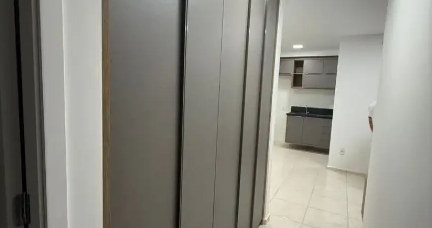 Stilo ponta negra, 2 quartos sendo 1 suíte, andar alto, novo, armarios, climatiado, 1 vaga