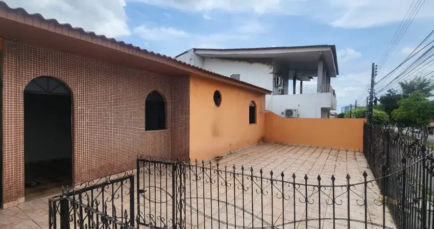 Casa de esquina localizada no bairro dom pedro, com 3 quartos sendo 1 suíte