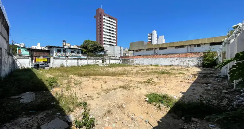 Aluga-se terreno com 900m2, localizado na rua rio madeira no bairro nossa senhor das graça