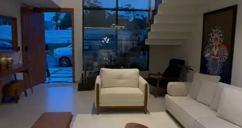 Casa luxuosa na ponta negra, totalmente mobiliada 3 suítes, sendo 1 master