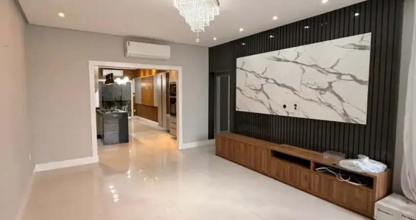 Cond. forrest hill, com 5 quartos, sendo 3 suítes, sala para 2 ambientes e 2 vagas de garagem.