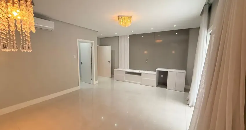 Cond. forrest hill, com 5 quartos, sendo 3 suítes, sala para 2 ambientes e 2 vagas de garagem.