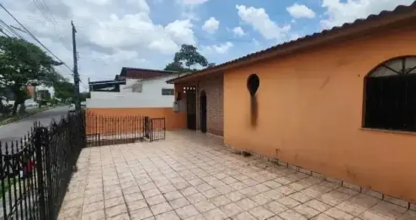 Casa de esquina, na rua da policia federal. dom pedro, com 5 quartos e 3 suites.