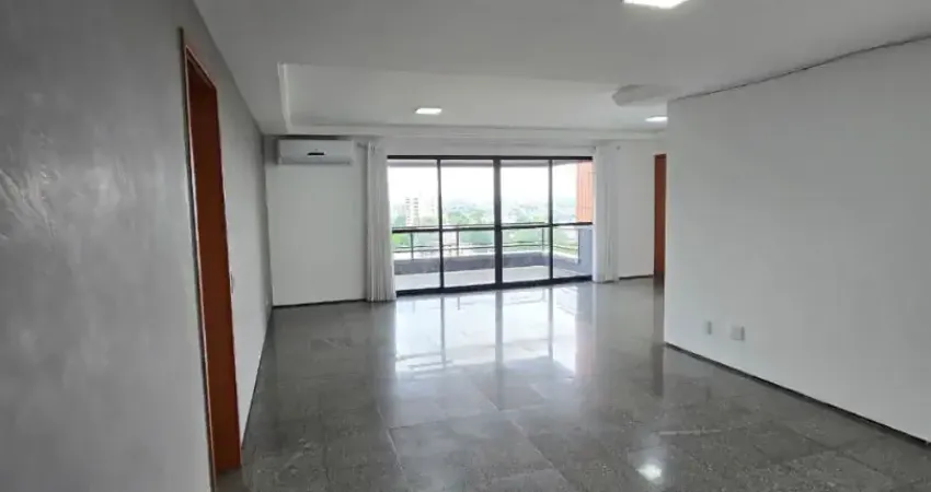 Portal da vila com 190m², conta com 3 suítes espaçosas, todas com closet, armários planejados e climatização.