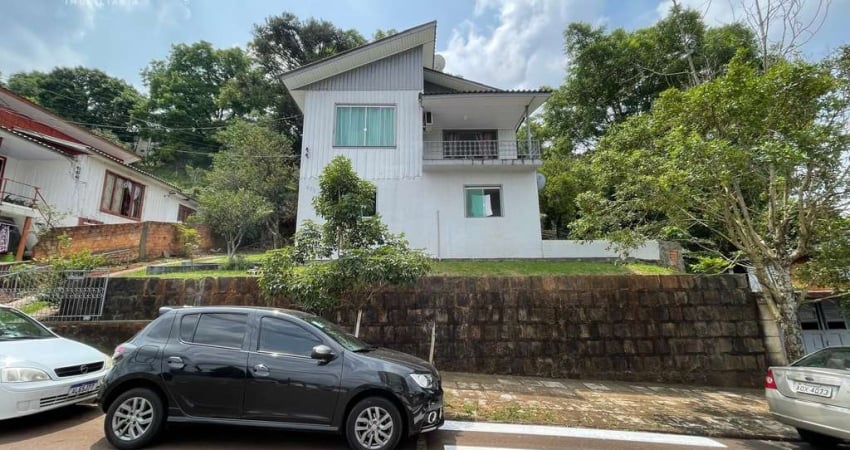 CASA PARA LOCAÇÃO NO CENTRO DE PATO BRANCO - PARTE DE CIMA - SEMI MOBILIADA