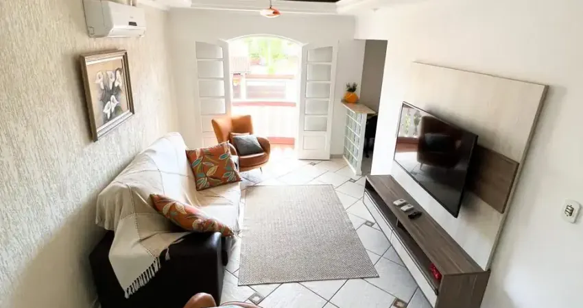 Apartamento pé na areia 4 dormitórios na Praia das Toninhas