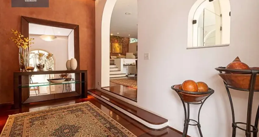 Belíssima Casa à Venda no Jardim Guedala (Morumbi), 4 suítes e excelente área de lazer.