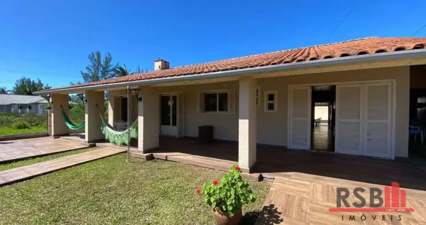 Casa com 4 dormitórios à venda, 190 m² por R$ 595.000,00 - Bellatorres - Passo de Torres/SC