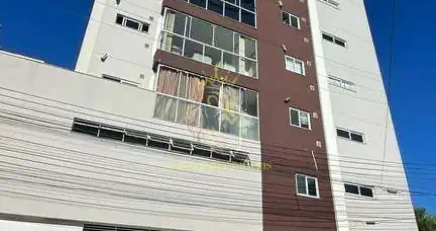 Excelente Apartamento à venda no Centro de Camboriú, prédio com ótima localização, com elevador