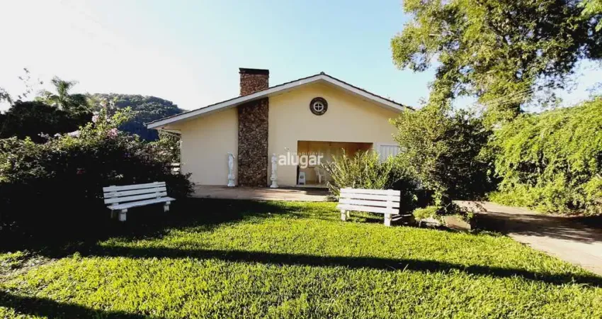 Casa com 3 quartos para alugar na Rua Padre Ângelo Tronca, São Luiz, Caxias do Sul