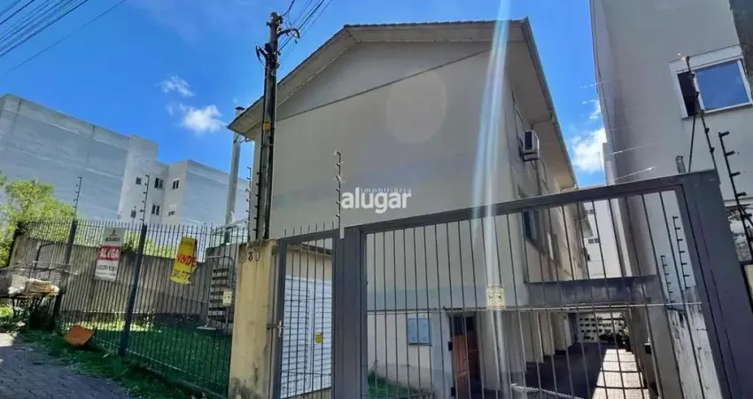 Casa com 2 quartos para alugar na Rua Cesare Cambruzzi, Vinhedos, Caxias do Sul