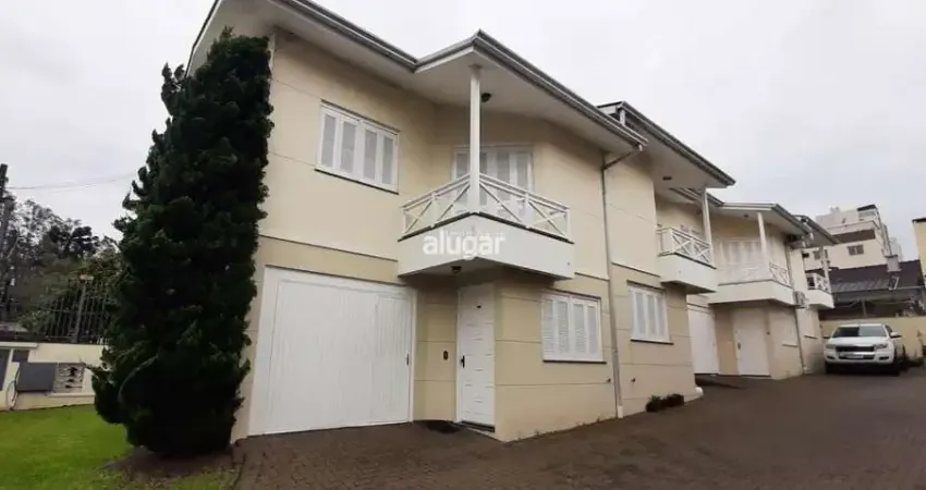 Casa com 3 quartos para alugar na Rua Waldemar de Zorzi, Vinhedos, Caxias do Sul