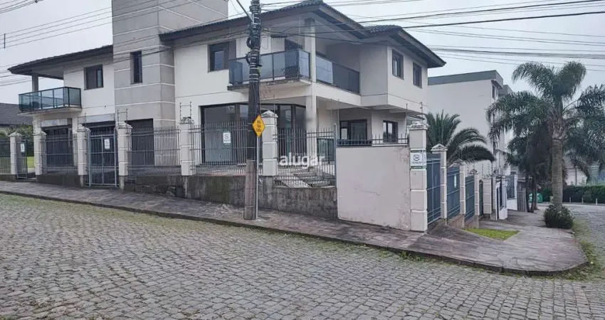 Sala comercial para alugar na Rua Tiradentes, Sagrada Família, Caxias do Sul