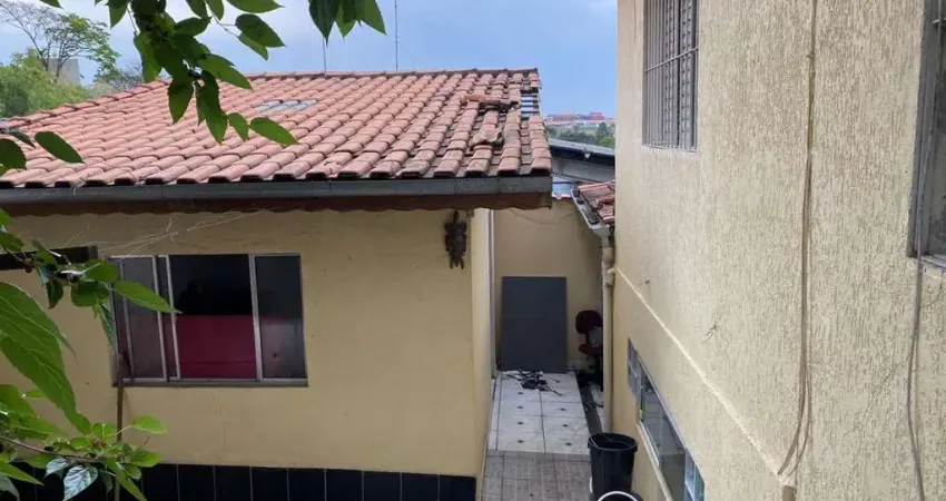 Casa para Venda em Poá, Jardim Medina, 4 dormitórios, 1 suíte, 3 banheiros, 6 vagas