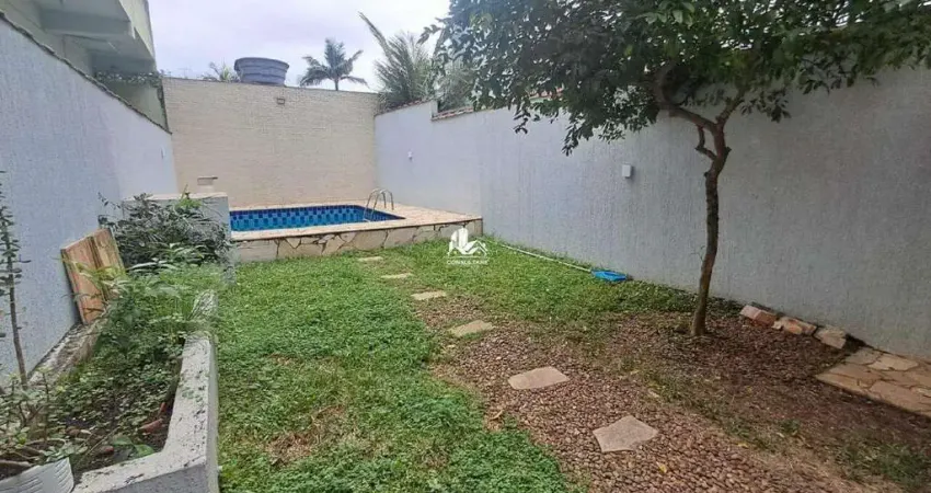 Sobrado Isolado no Marapé com 3 suítes, piscina, quintal e vaga para 4 carros.