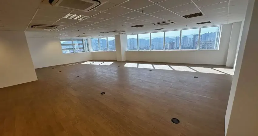Sala comercial à venda no Gonzaga, Santos 