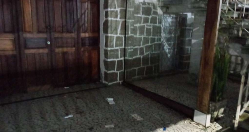 Casa com 3 quartos para alugar no Embaré, Santos 