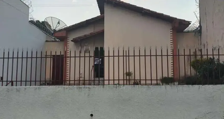 Casa para Venda em Uberlândia, Nossa Senhora Aparecida, 3 dormitórios, 1 banheiro