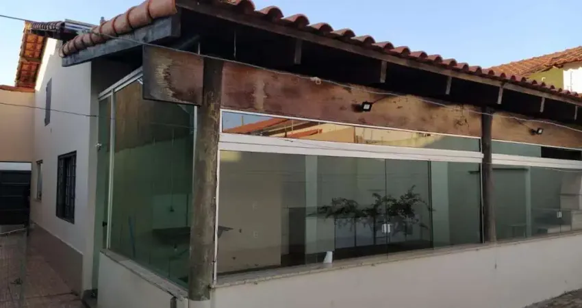 Casa para Venda em Uberlândia, Jardim Holanda, 3 dormitórios, 1 suíte, 2 banheiros, 3 vagas