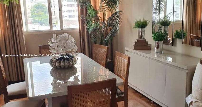 Apartamento para Venda em Uberlândia, Centro, 4 dormitórios, 1 suíte, 2 banheiros, 1 vaga
