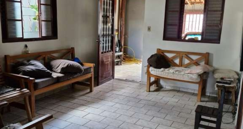 Casa para Venda em Uberlândia, Jaraguá, 3 dormitórios, 1 banheiro, 2 vagas