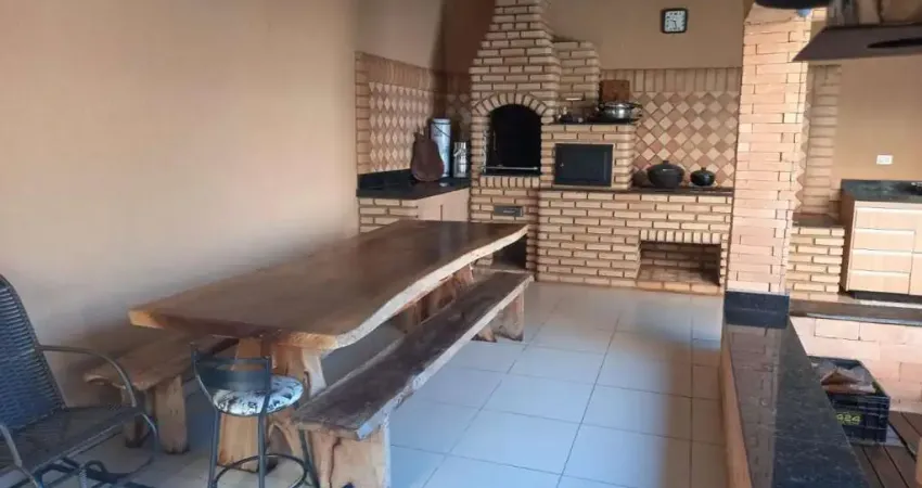 Casa para Venda em Uberlândia, Cidade Jardim, 4 dormitórios, 1 suíte, 1 banheiro, 2 vagas