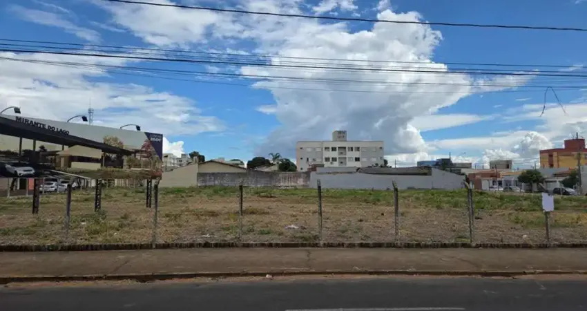 Terreno à venda na Avenida Segismundo Pereira, Santa Mônica, Uberlândia