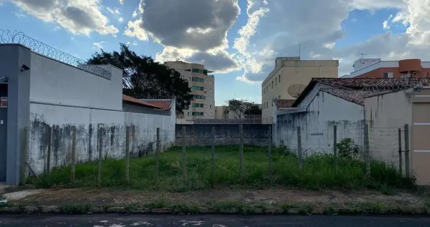 Terreno à venda na Rua Hildebrando Oliva, Santa Mônica, Uberlândia