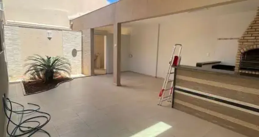 Casa para Venda em Uberlândia, Brasil, 4 dormitórios, 4 suítes, 1 banheiro, 4 vagas