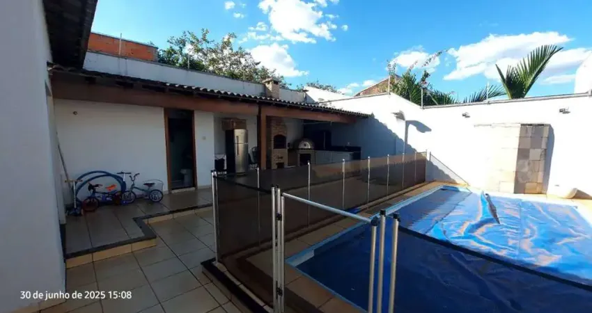 Casa para Venda em Uberlândia, Cidade Jardim, 3 dormitórios, 2 suítes, 2 banheiros, 4 vagas