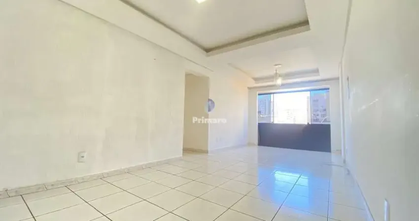 Apartamento no centro de 3 quartos e vaga de garagem semimobiliado