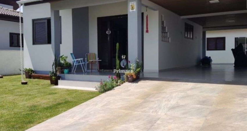 Casa de 2 quartos, 2 vagas de garagem, edícula no balneário rincão