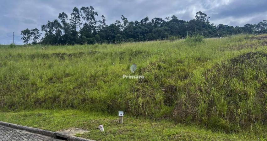 Terreno em condomínio fechado com 651,34 m²