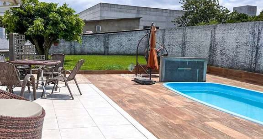 Casa com amplo terreno, 3 quartos, 2 banheiros, piscina