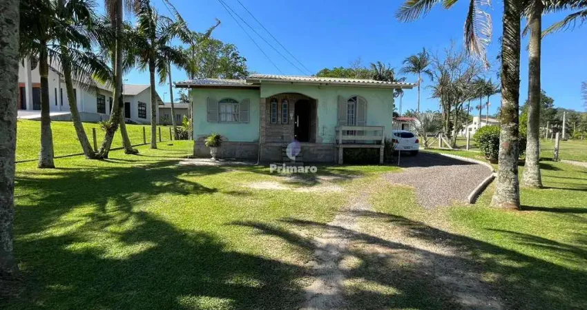 Sitio para a venda com 3 quartos 2 vagas de garagem próximo ao centro