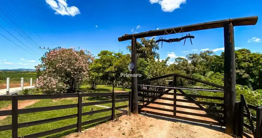 Sitio com casa de 2 quartos e 2 vagas de garagem mobiliado