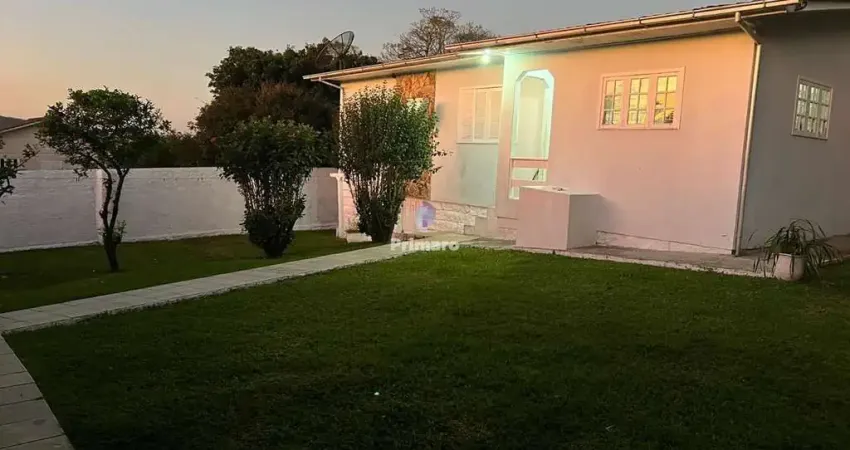 Casa de esquina com 4 quartos, sendo 1 suíte, 1 garagem