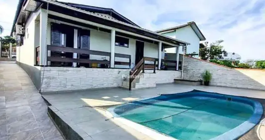 Casa de 3 quartos com edícula, 2 garagem bairro montevideo, criciuma