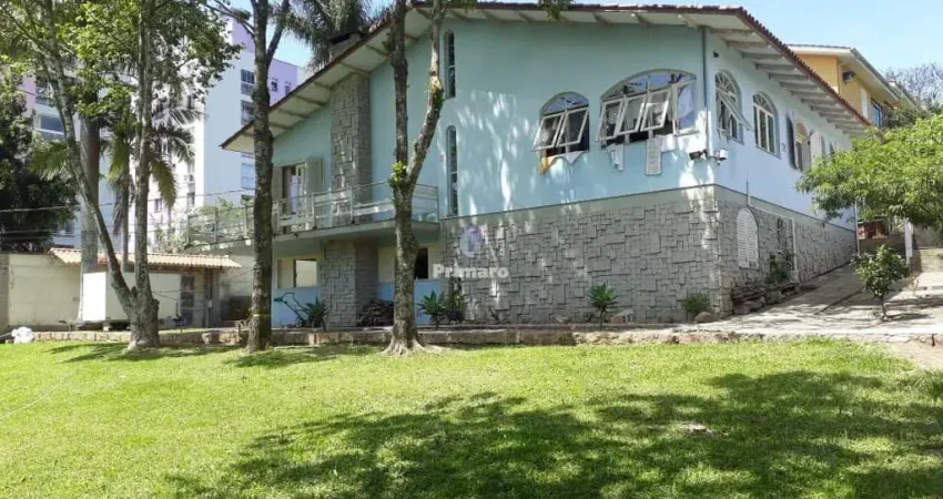 Casa a venda com 03 quartos, suíte, 02 banheiros bairro são luiz, criciúma sc