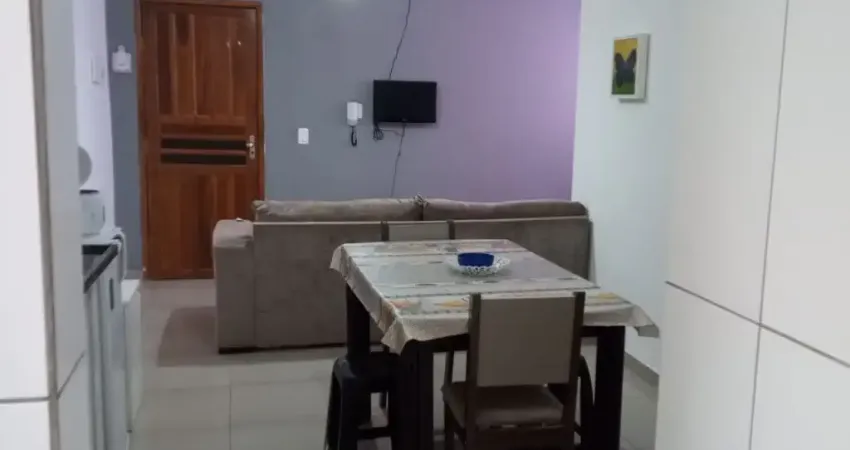 Apartamento com 02 Dormitórios,  Sala Ampla, 01 Vaga de Garagem, aproximadamente 2km da praia da enseada.
